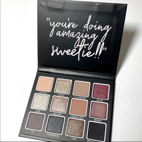 Kylie Cosmetics “Momager” pressed powder palette - Picture 5 of 8